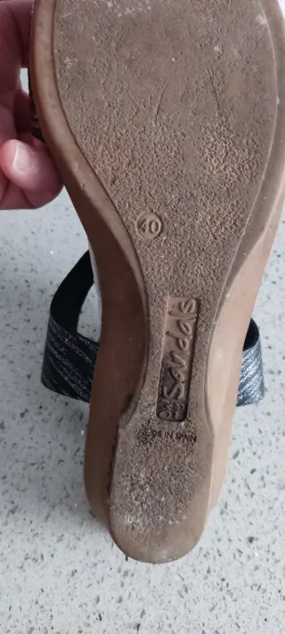 Sandalias negras y plateadas 39