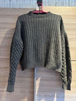 Jersey Bershka gris oscuro con trenzas