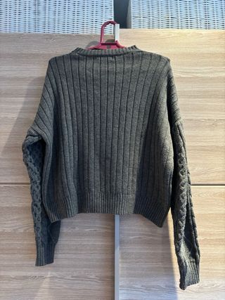Jersey Bershka gris oscuro con trenzas