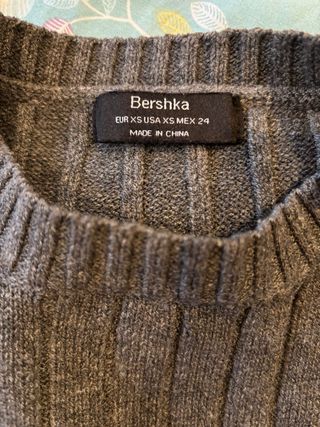 Jersey Bershka gris oscuro con trenzas