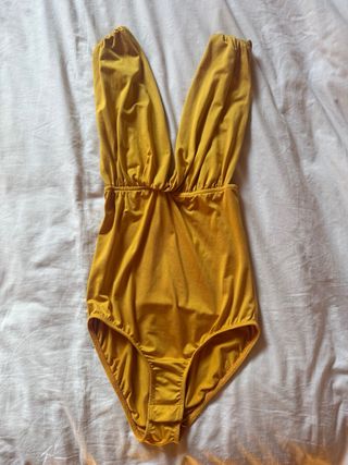 Body amarillo Stradivarius