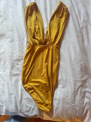 Body amarillo Stradivarius