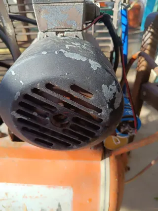 Compresor de aire antiguo para reparar