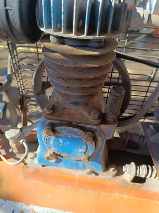 Compresor de aire antiguo para reparar