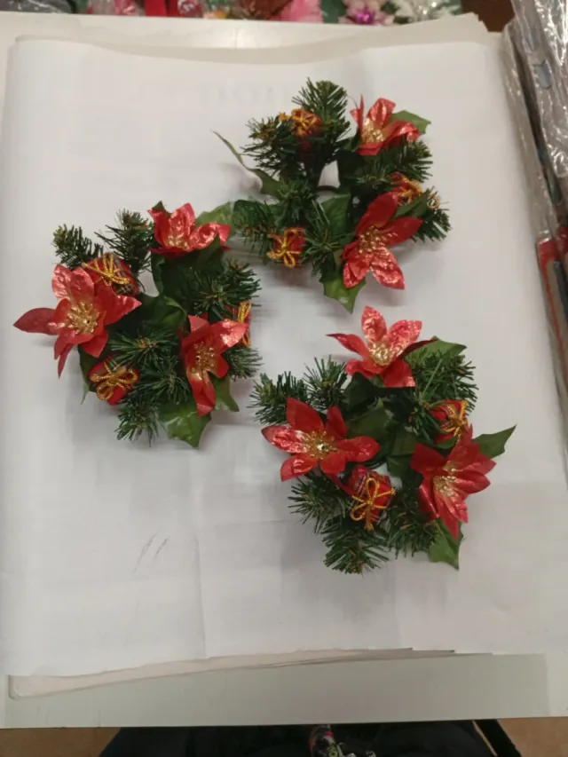 Portavelas Navideños con Flores Rojas