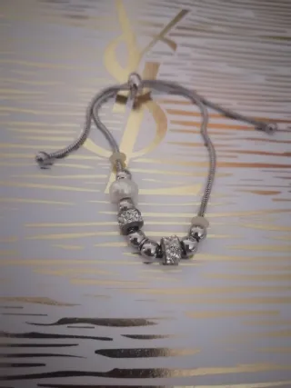 Pulsera ajustable con abalorios