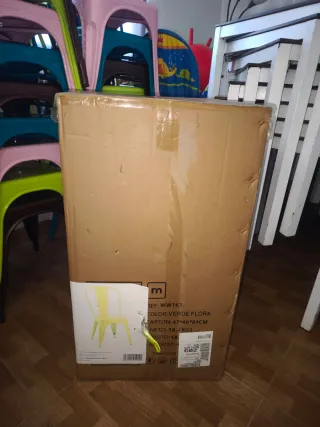 Sillas y mesa de terraza e interior para bar