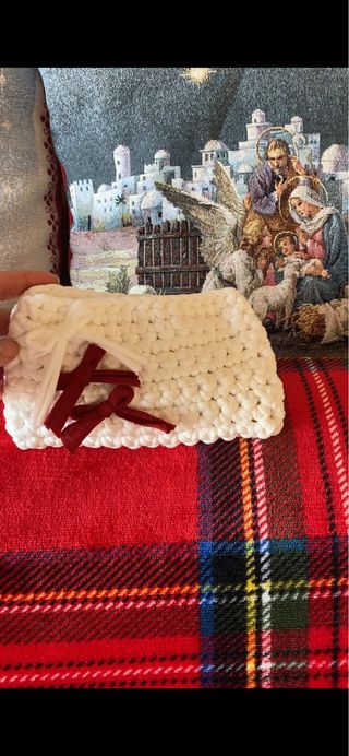 Pochette bianca con lacci rossi