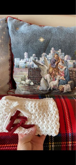 Pochette bianca con lacci rossi