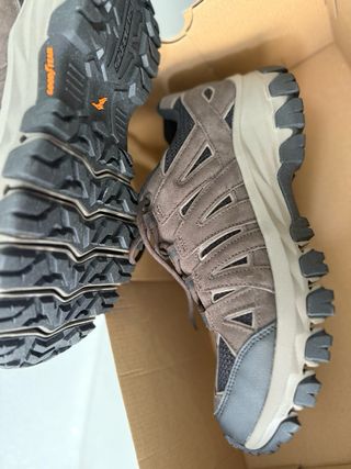 zapato senderismo skechers 45