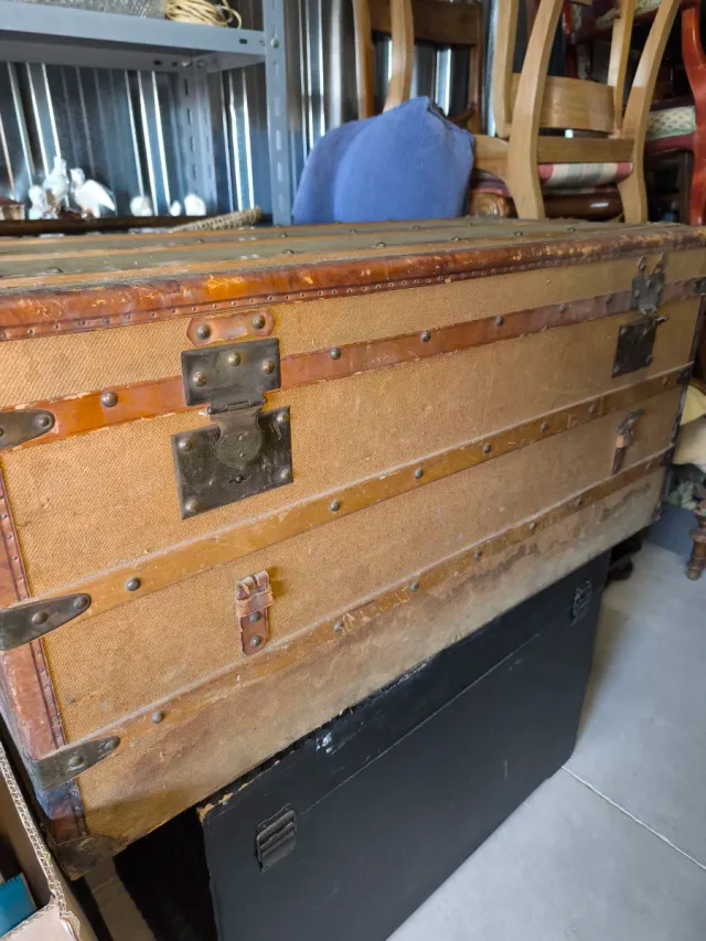 Baúl de viaje finales s. XIX buen estado