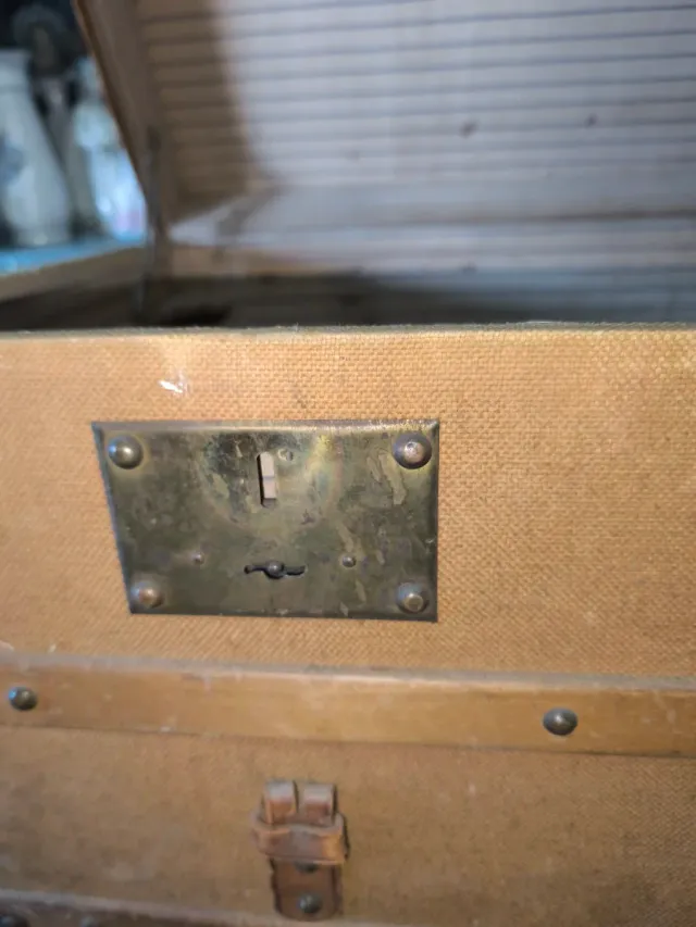 Baúl de viaje finales s. XIX buen estado