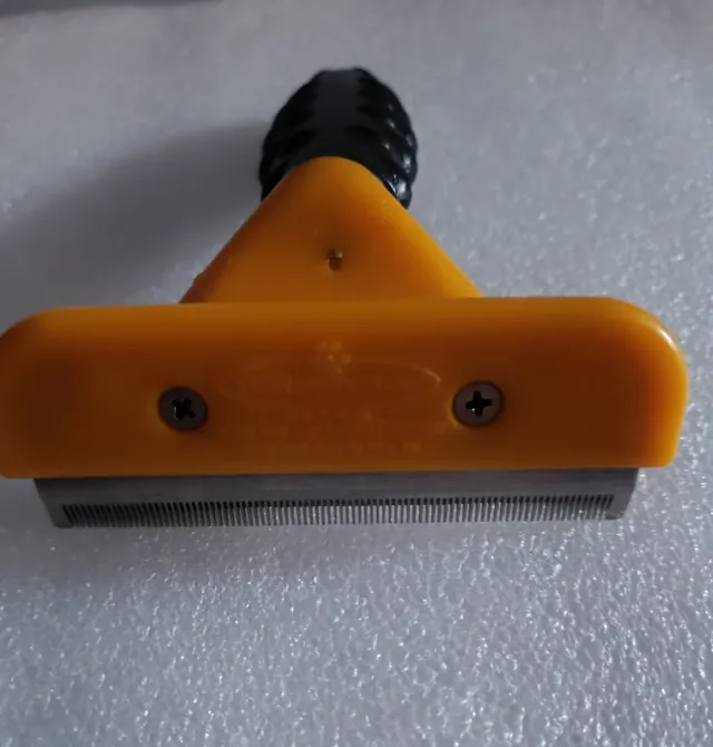 Spazzola per la rimozione del pelo per cani/gatti media FURminator