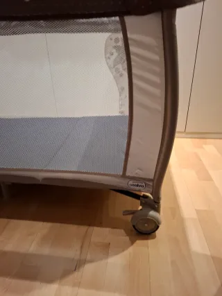 Cuna de viaje y colchón