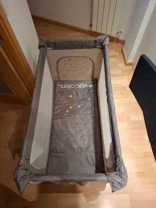 Cuna de viaje y colchón