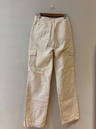 Pantalones cargo beige Stradivarius