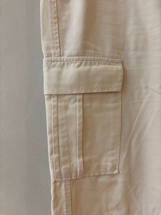 Pantalones cargo beige Stradivarius