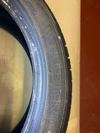 Pareja neumáticos 225/40/18 92Y