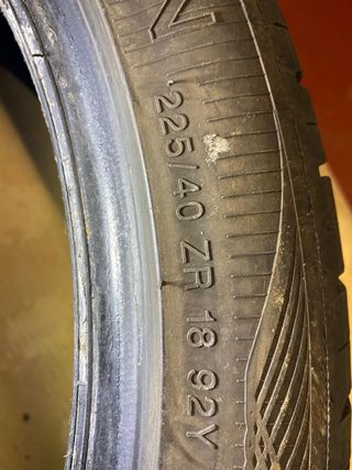 Pareja neumáticos 225/40/18 92Y