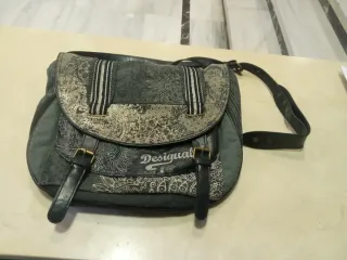 BOLSO DESIGUAL GRIS-NEGRO