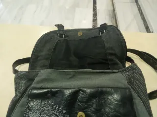 BOLSO DESIGUAL GRIS-NEGRO