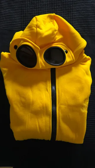 Sudadera CP Company Amarilla con Gafas