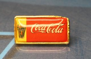Pin Coca-Cola anni '80. 29 mm.