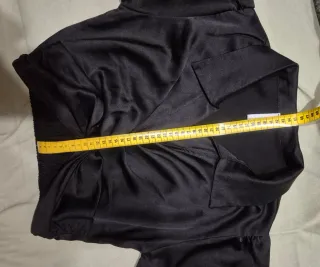 Blusa crop nera a manica lunga