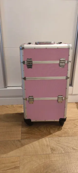 Maletín de manicurista rosa