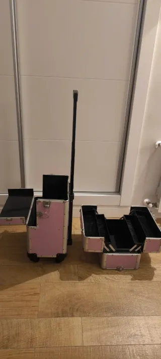 Maletín de manicurista rosa