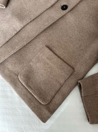 Abrigo Zara tipo capa con bufanda