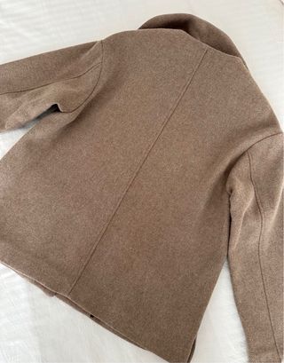 Abrigo Zara tipo capa con bufanda