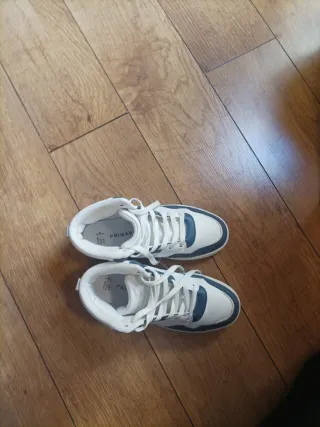 Zapatillas deportivas altas azul y blanco
