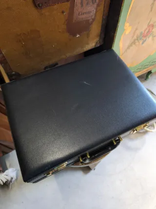 Maletín Ejecutivo Pierre Cardin Negro y Dorado