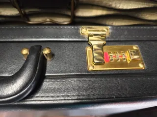 Maletín Ejecutivo Pierre Cardin Negro y Dorado