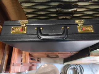 Maletín Ejecutivo Pierre Cardin Negro y Dorado