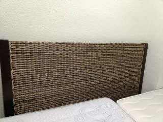 Cabecero de mimbre y madera