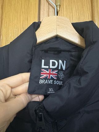 Abrigo acolchado negro