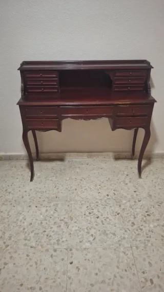 Scrivania in mogano con cassetti