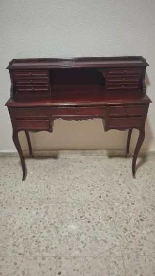 Scrivania in mogano con cassetti