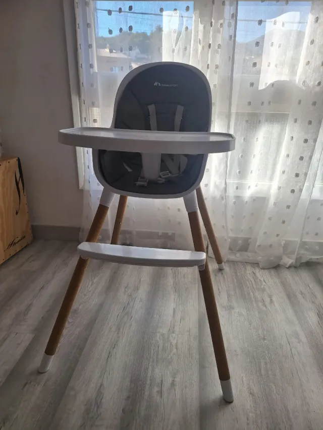 Trona Bebeconfort gris y madera