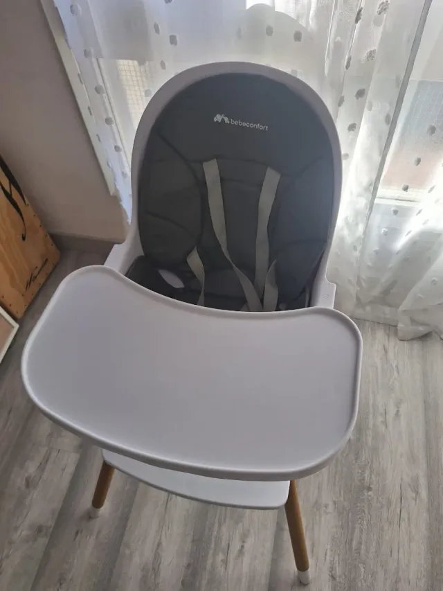 Trona Bebeconfort gris y madera