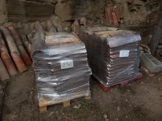 Teja árabe antigua paletizada