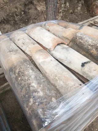 Teja árabe antigua paletizada