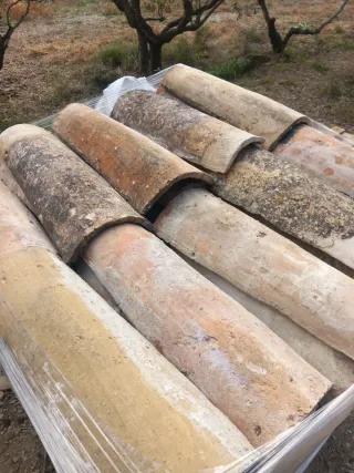 Teja árabe antigua paletizada