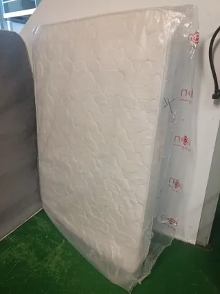 Varios colchones en este mismo anuncio