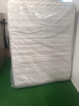 Varios colchones en este mismo anuncio