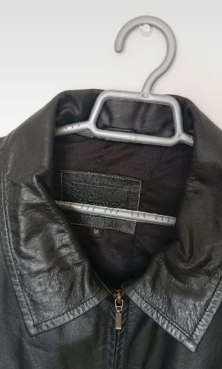 Chaqueta de cuero negra