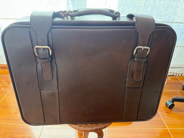 Antica valigia in pelle