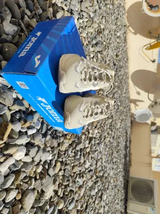 Zapatillas Joma Beige, Marrón y Blanco